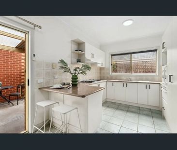 Convenience & Comfort in the Heart of Sunbury! - Photo 3