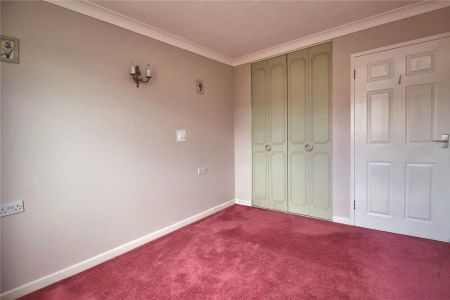 1 bedroom retirement property to rent - Photo 5