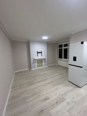 2 Bed Flat, Thornton Heath, CR7 - Photo 1