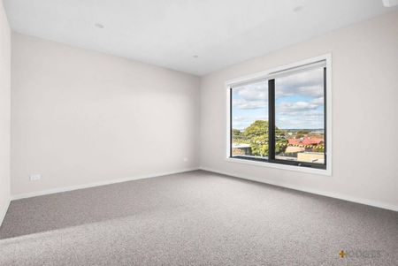 BRAND NEW | STUNNING DESIGN | BEACH AND LIFESTYLE LOCATION - Photo 3