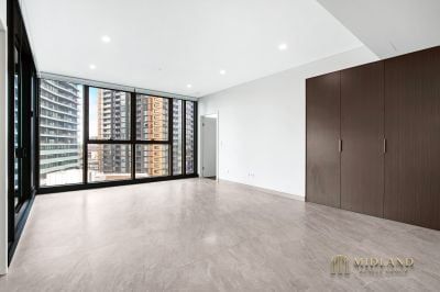 Luxury 2 Bedroom with Harbour Bridge View - Photo 3