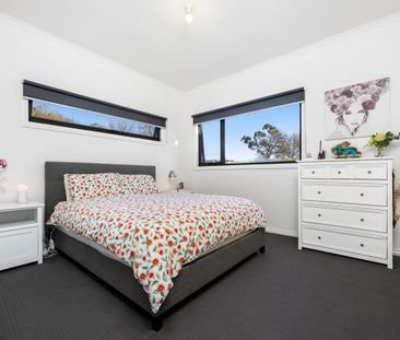 Chic & Modern Double Level Home - Photo 2