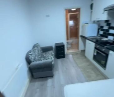 Studio Flat, London Road, E13 - Photo 6