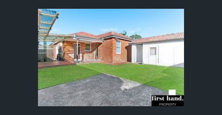 Freestanding House in Idyllic Street - Photo 4