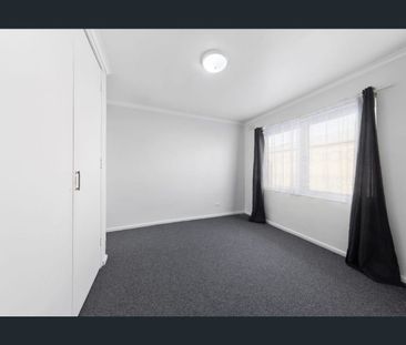 Situated In Effervescent Surrounds - Photo 2