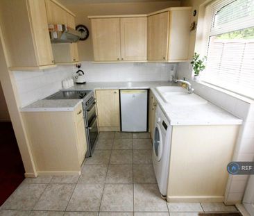 3 bedroom semi-detached house to rent - Photo 5