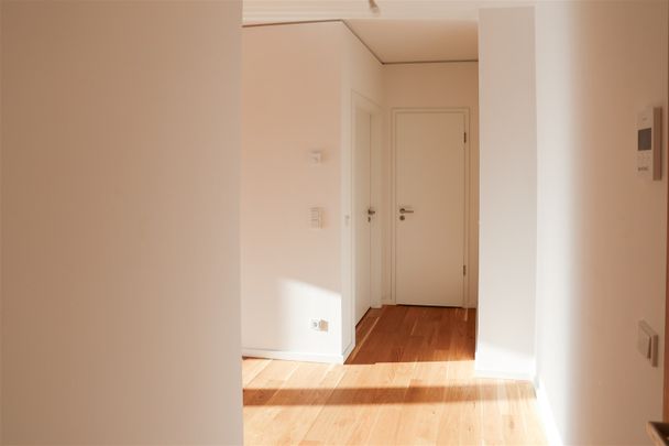 Moderne 2-Zi.-Wohnung am Wasser mit großer Loggia und durchdachtem Grundriss - Photo 1