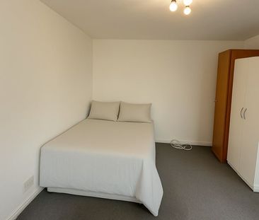 Room in a Shared House, Burgos Grove, SE10 - Photo 1