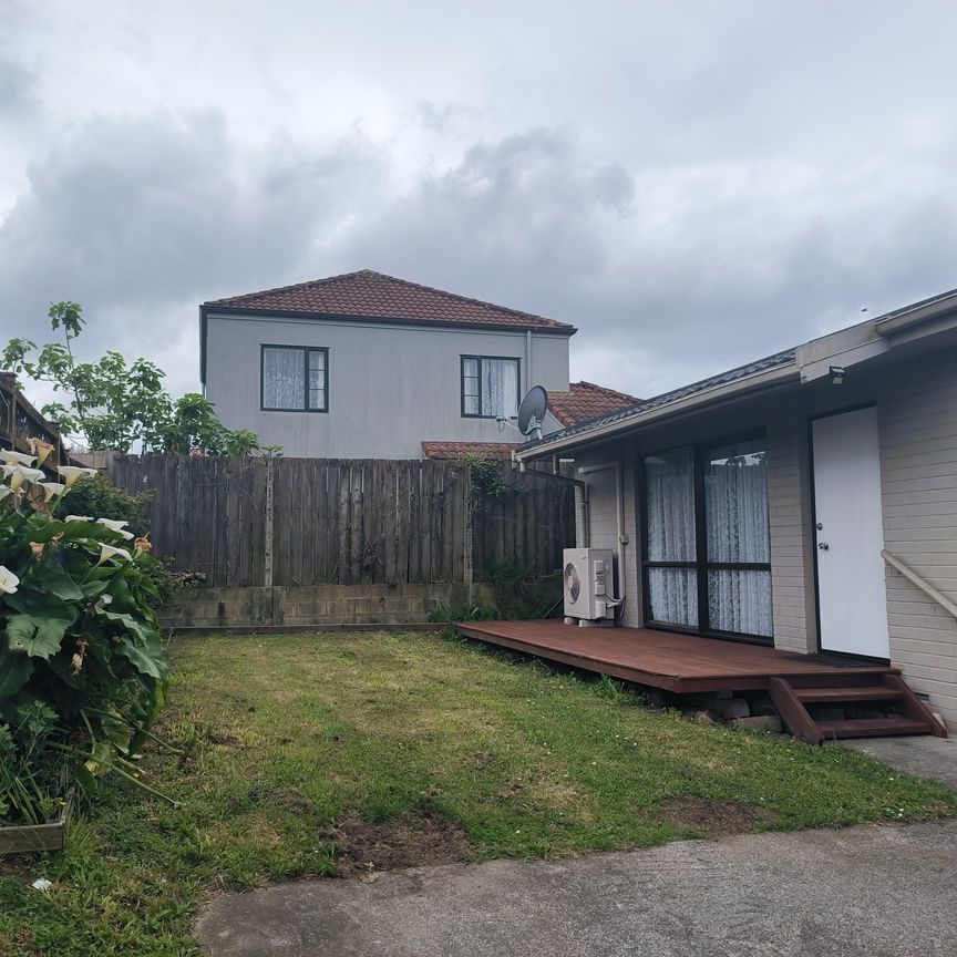 34A Grassways Ave Pakuranga - Photo 1