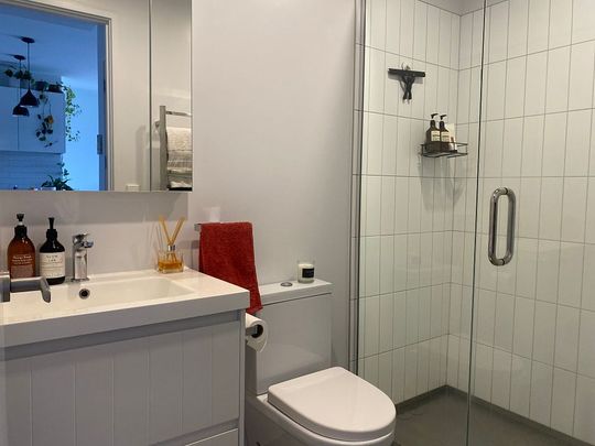 2-bedroom apartment with deck, parking and storage - Photo 1