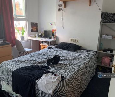 4 bedroom terraced house to rent - Photo 3