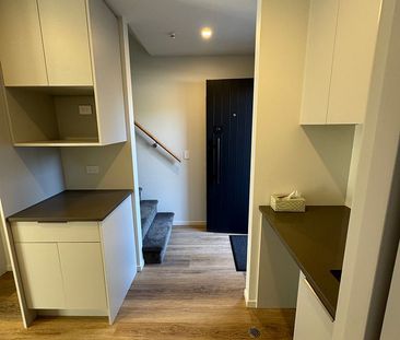 Modern 2 Bed Room Townhouse | Your Own Carpark! - Photo 4
