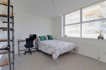 5 bedroom flat to rent - Photo 4