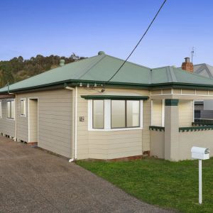 Charming Cottage in Prime Location - Photo 2