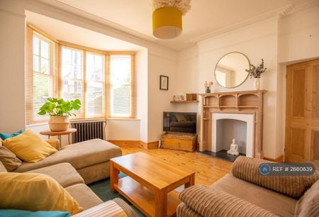 4 bedroom semi-detached house to rent - Photo 3