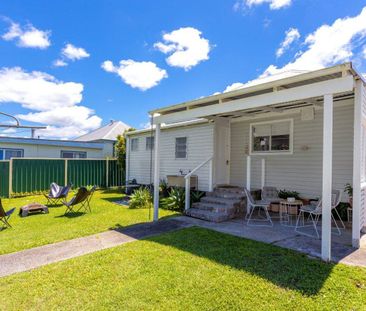 Stylish Renovated Cottage in an Unbeatable Location - Photo 5