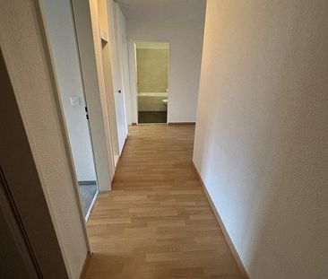4.5-Zimmer-Wohnung mit Weitblick - zentral & modern - Photo 2