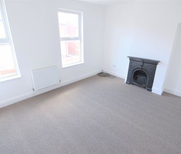 To Let 3 Bed Mid Terraced House - Photo 3