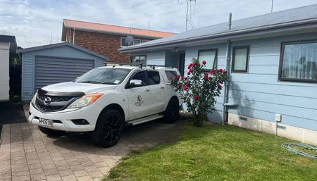 Charming 2BR Home (stand alone) - Photo 5