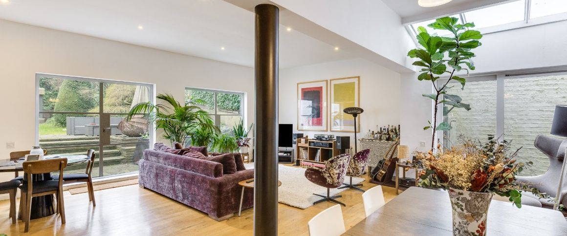 Netherhall Gardens, Hampstead, London, NW3 5RJ - Photo 1
