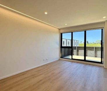 Brand New Townhouse in Westgate - 3 Bedrooms - Photo 4