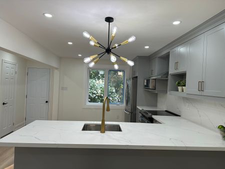 For Lease - 210 Dearborn Avenue, Oshawa, Ontario - Photo 4