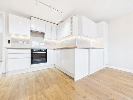 Station Road, Hampton, TW12 - Photo 4