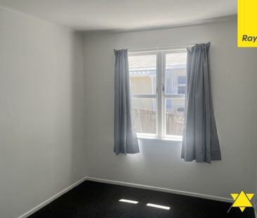 Renovated 3-Bedroom Lynfield Bungalow - Pet Friendly & Prime Location - Photo 4