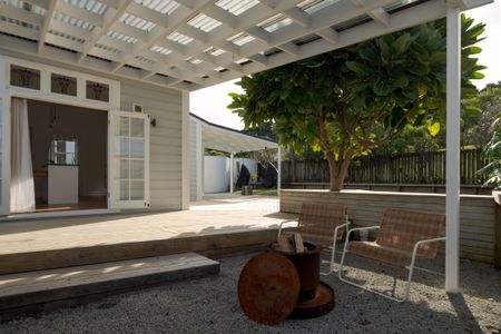 Oh so close to the beach! - Photo 3