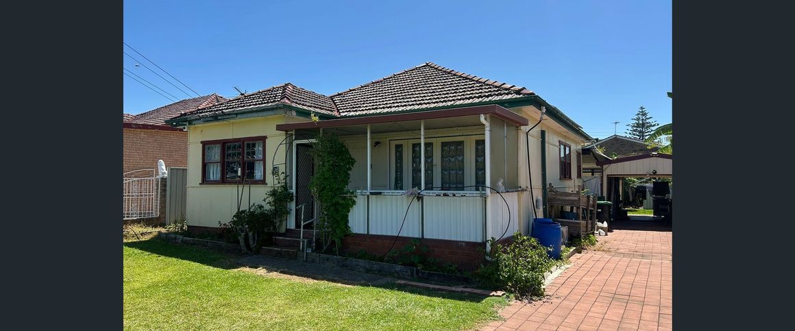 Stunning 4 Bedroom House, Offers Modern Living in a Convenient Location! - Photo 1