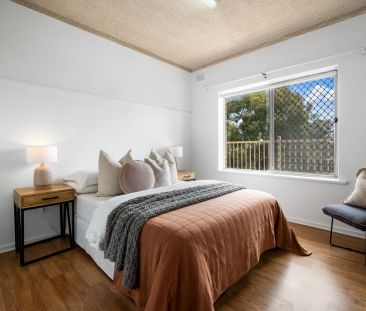 Exquisite City Fringe Retreat with Panoramic Elegance - Photo 3