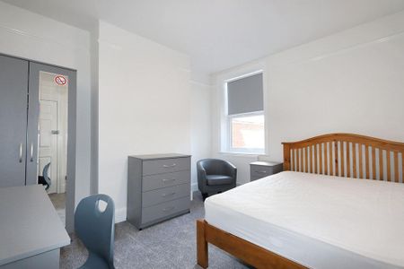 6 bedroom terraced house to rent - Photo 4