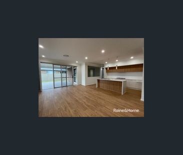 Well Appointed 5 Bedroom Home - Photo 4