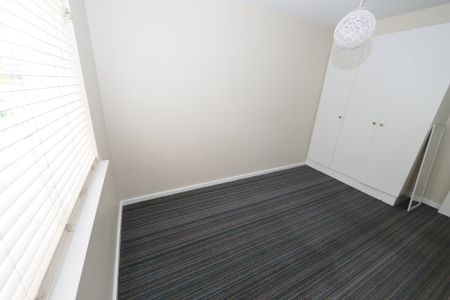 Large and Bright Modern Apartment in Kew - Photo 4