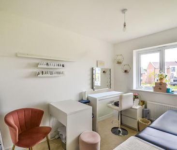 3 bedroom semi-detached house to rent - Photo 3