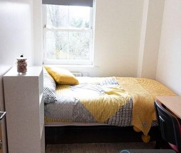 4 bedroom flat to rent - Photo 4