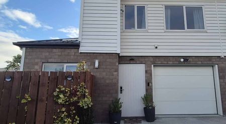 Modern Family Living in Prime Clendon Park Location - Photo 4