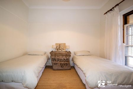 CHARMING CBD LIVING WITH SPACE AND CONVENIENCE - Photo 5