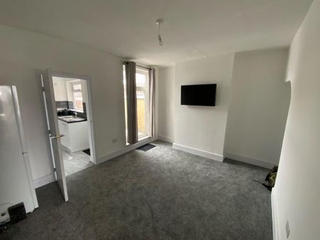 4 bedroom house share to rent - Photo 2