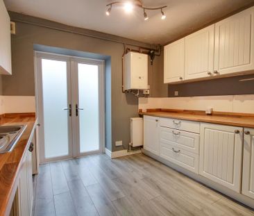 3 bedroom end of terrace house to rent - Photo 2