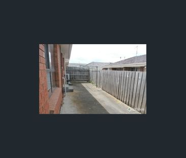 SPACIOUS UNIT CLOSE TO ALL AMENITIES! - Photo 1