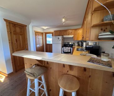 Carriage House, 2 bed, 1 bath: Knox Mountain- Dec.1st - Photo 6