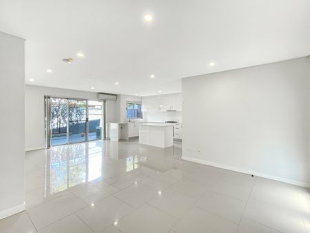 Modern 3 Bedtoom Townhouse! - Photo 2