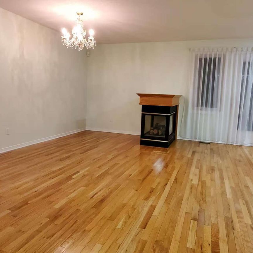 For Lease - 31 Thornbury Crescent, South of Baseline to Knoxdale, Ontario - Photo 1