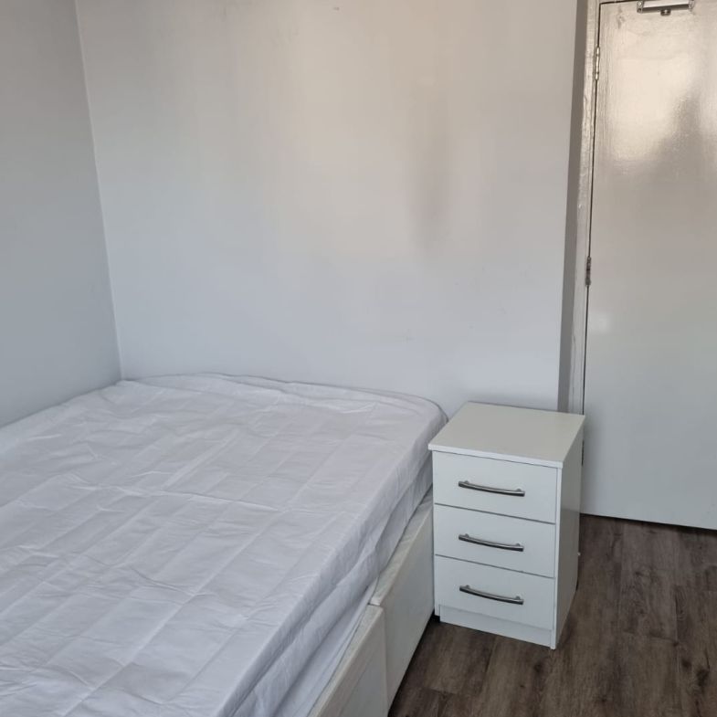 A Beautiful Room available in Suffolk Road N15 5RN - Photo 2
