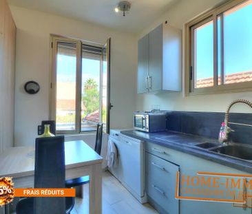 À louer – Studio avec mezzanine et parking – Golfe-Juan (220 avenue de la Liberté) - Photo 3