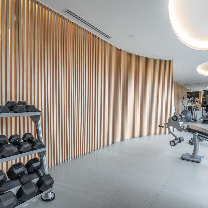 4800 Maisonneuve Blvd W - Photo 1