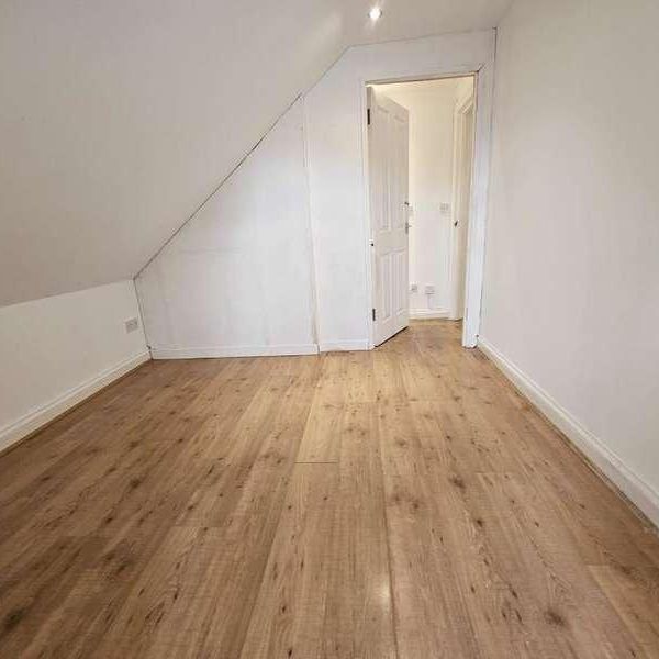 Aldborough Road South, London, IG3 - Photo 1