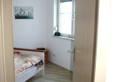 Helle, großzügige Wohnung in einem modernen Zweifamilienhaus - Foto 3