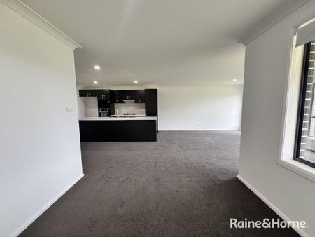 2/15 Conway Close, North Tamworth, NSW 2340 - Photo 4